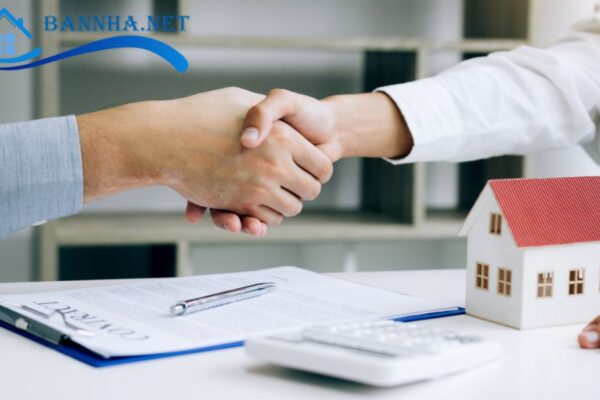 Bán nhà có cần người trong hộ khẩu ký tên