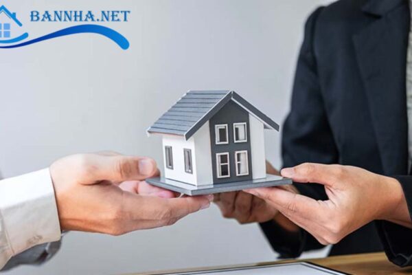 Môi giới bất động sản