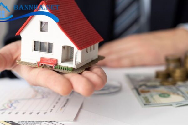 Người phải chi trả phí hoa hồng môi giới nhà đất